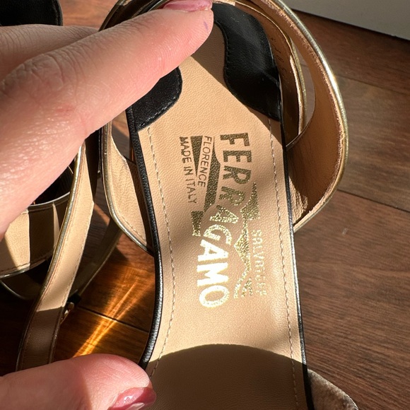 Salvatore Ferragamo GAGA Platform size 7. Authentic!! Gold and Black Slingbacks - Picture 7 of 11